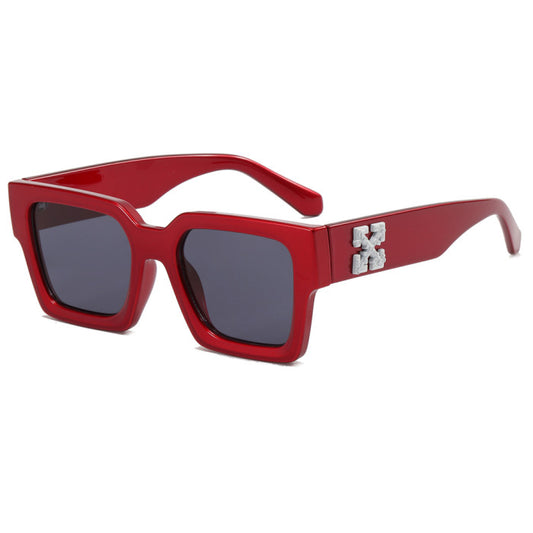 Chunky chic boxed designer inspired sunglasses